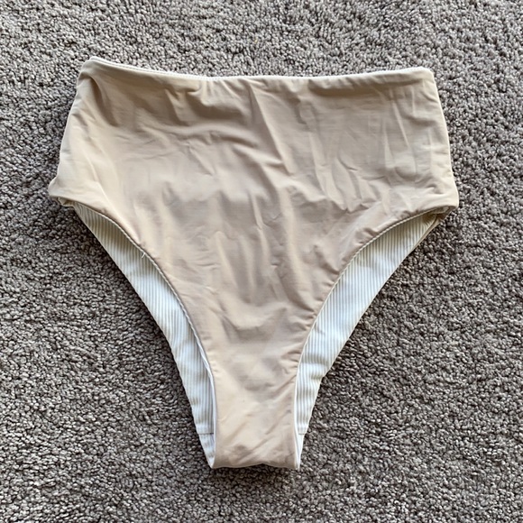 Lululemon Clear Waters Swim Bottoms👙🍋 - Picture 9 of 11